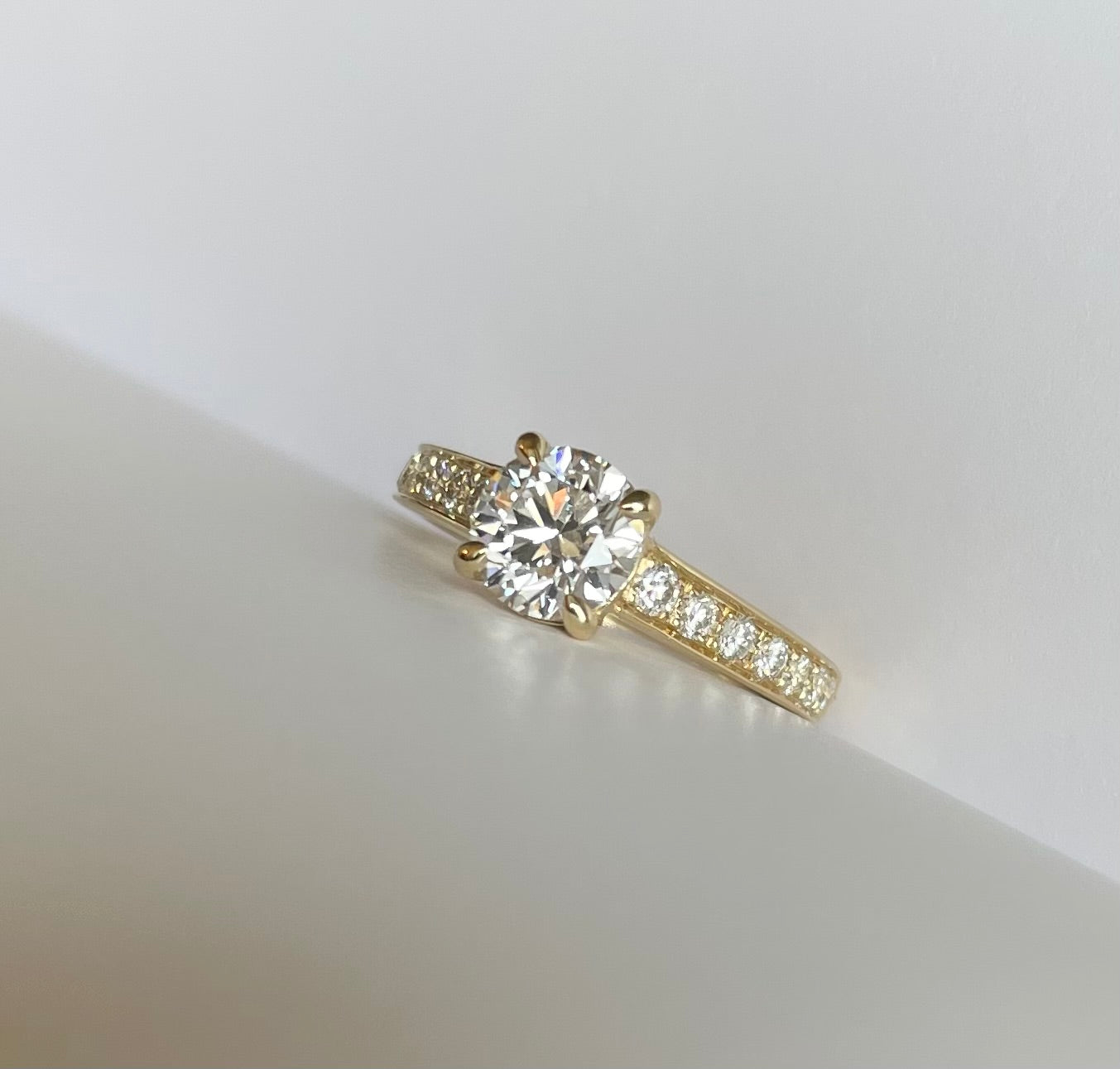 Brilliant cut diamond solitaire - Bridal