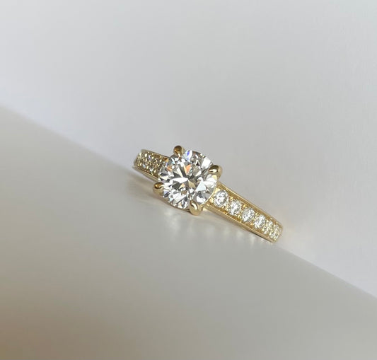 Brilliant cut diamond solitaire - Bridal